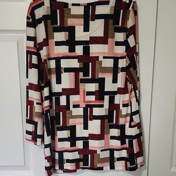 JM Collection Black and White Relaxed Graphic Tunic - Picture 3 of 3